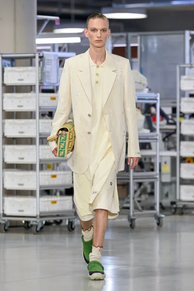 Look 48